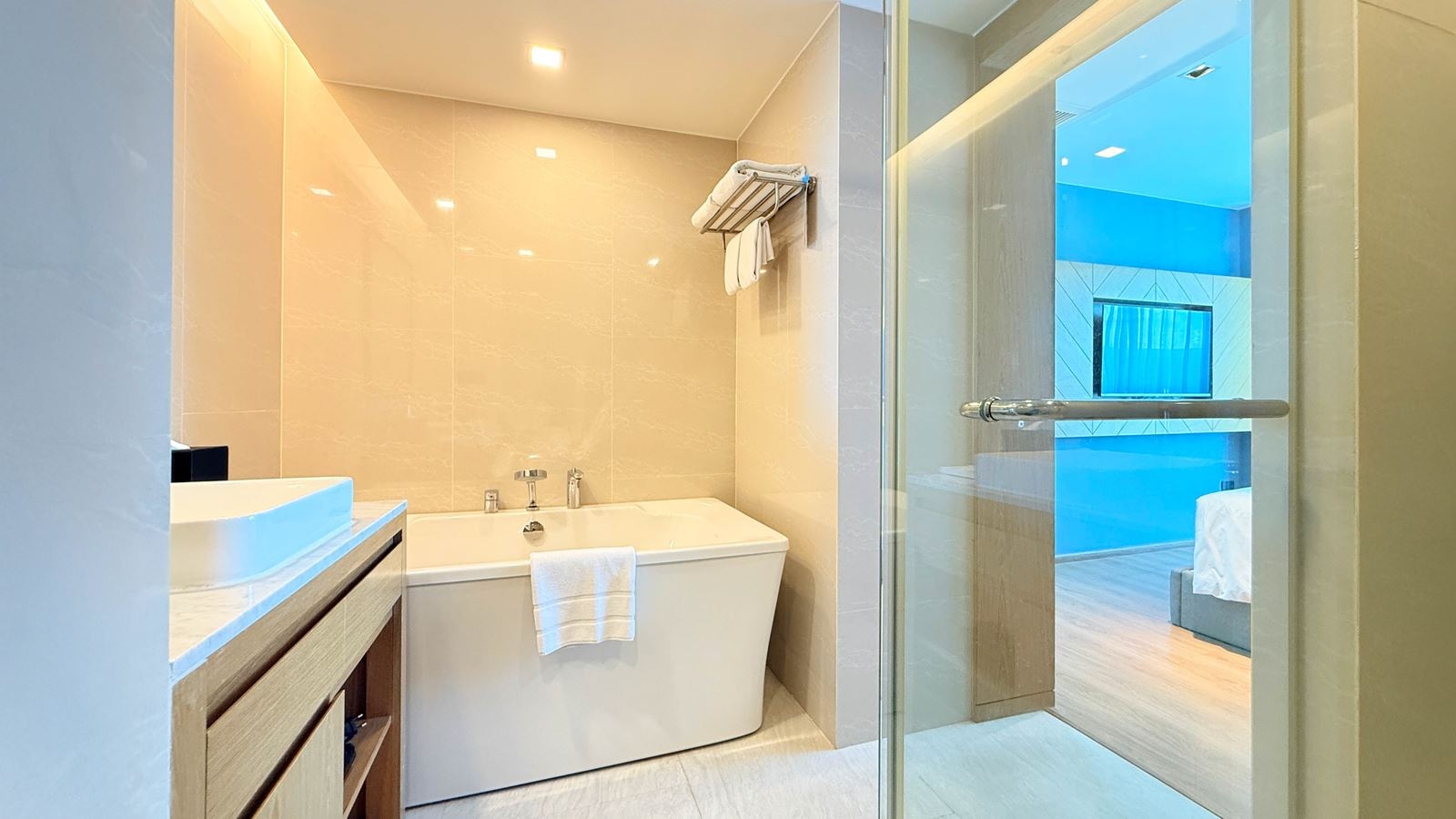 rooms-deluxe-suite