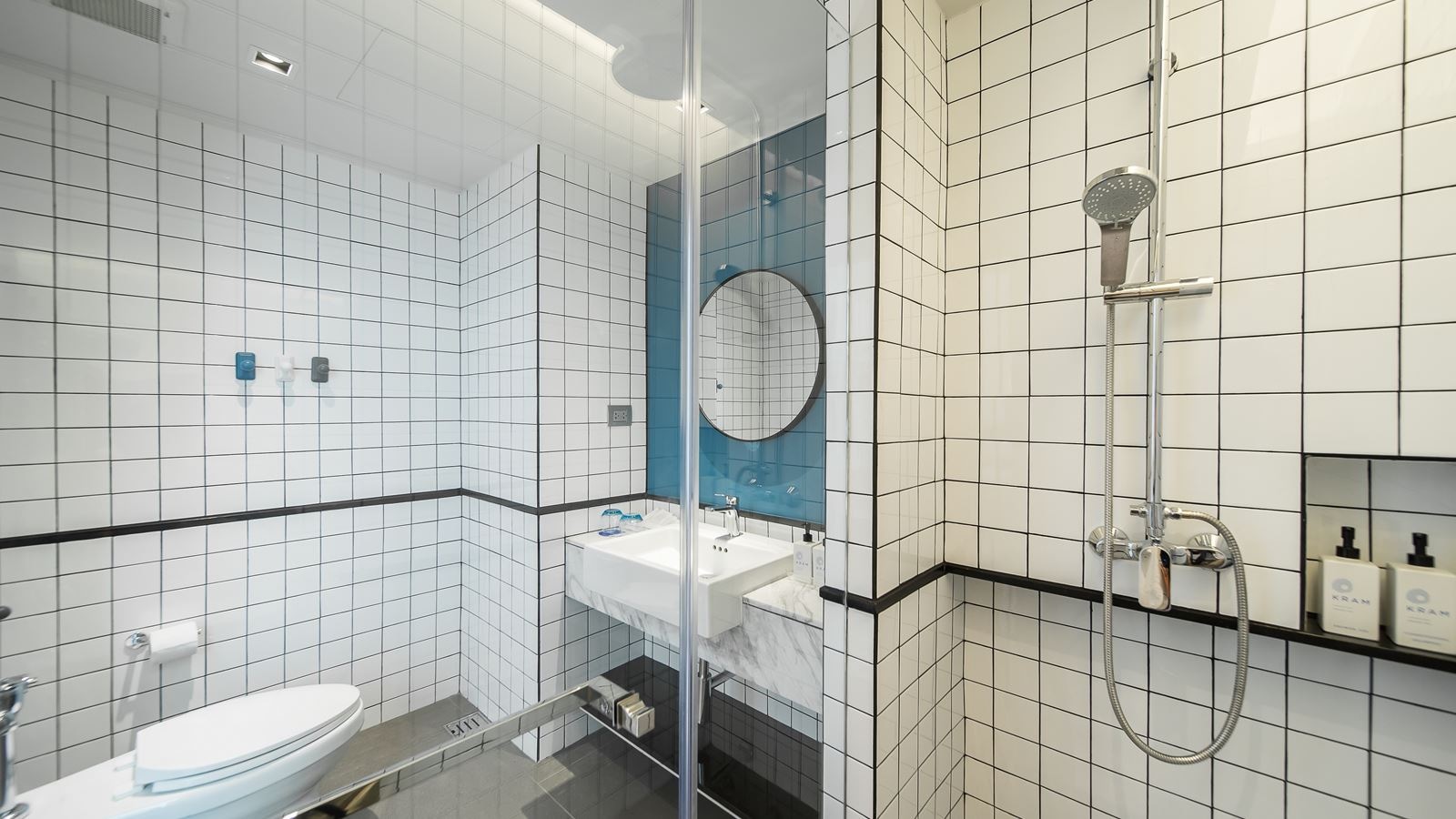 rooms-deluxe-pool-view-twin--king