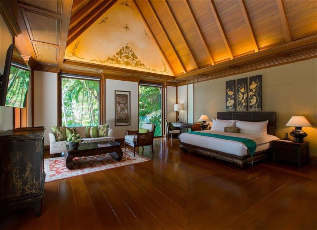 rooms-8-bedroom-ocean-front-residence