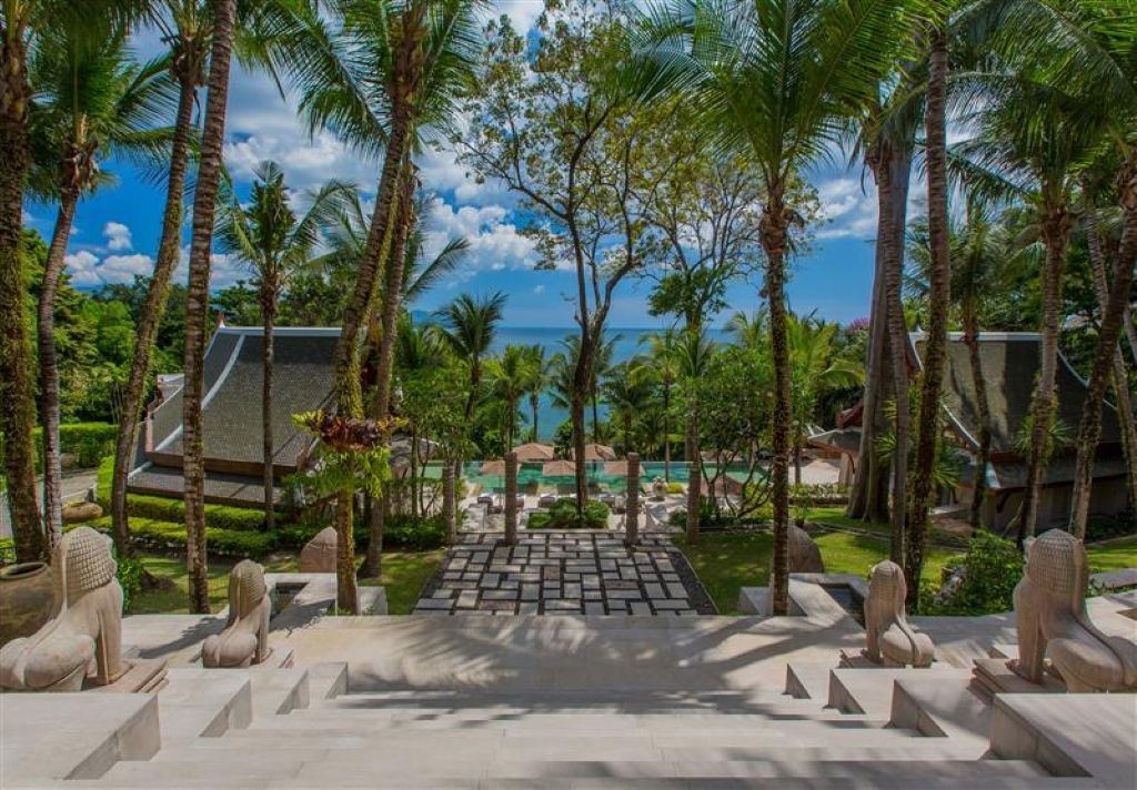 rooms-8-bedroom-ocean-front-residence