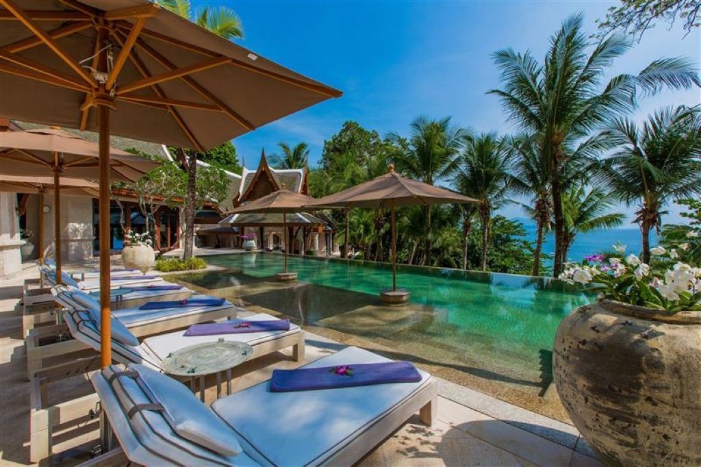 rooms-8-bedroom-ocean-front-residence