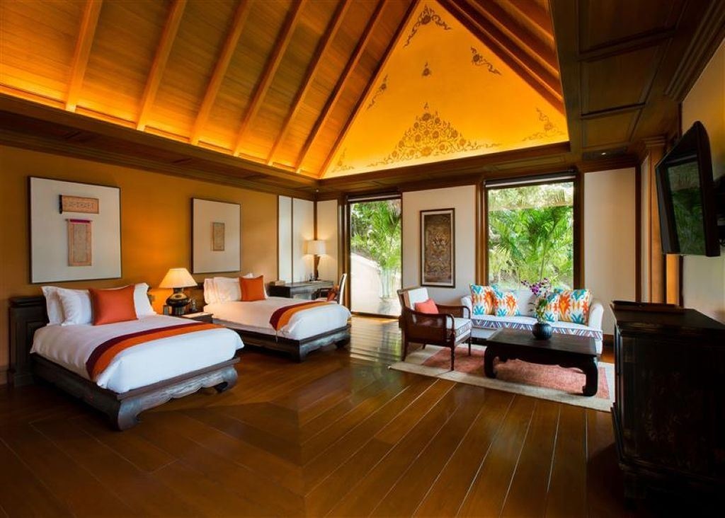 rooms-8-bedroom-ocean-front-residence