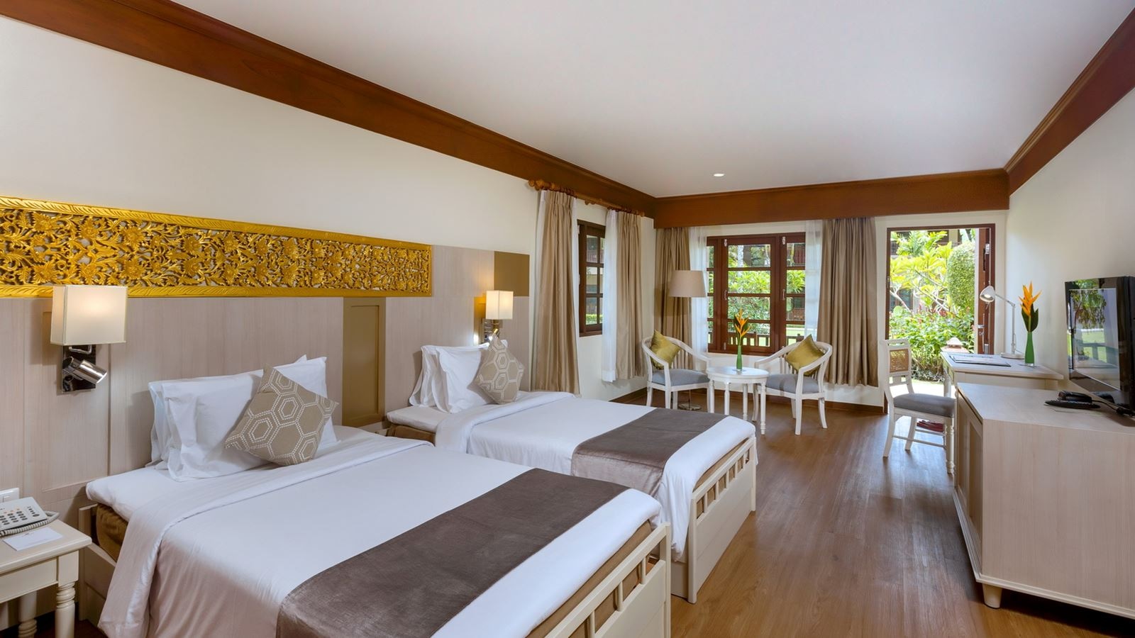 rooms-deluxe-room