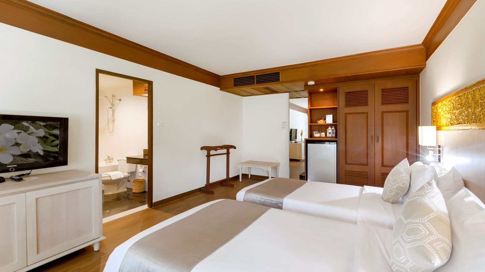rooms-deluxe-room