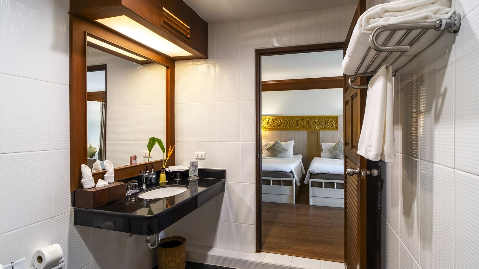 rooms-deluxe-room