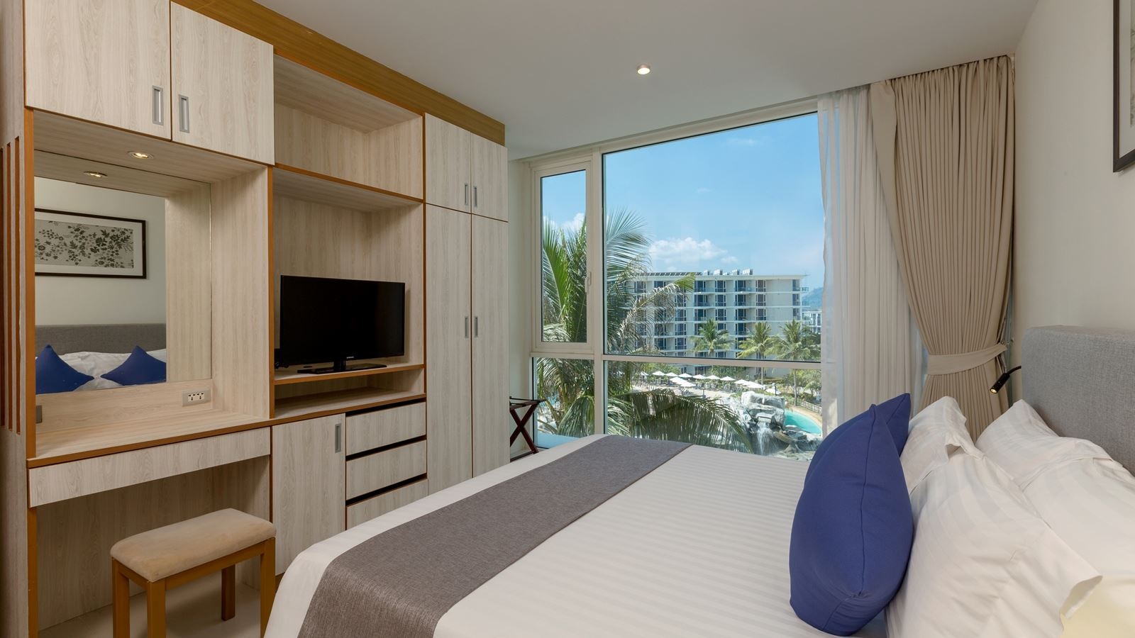 rooms-1-bedroom-family-suite-without-balcony