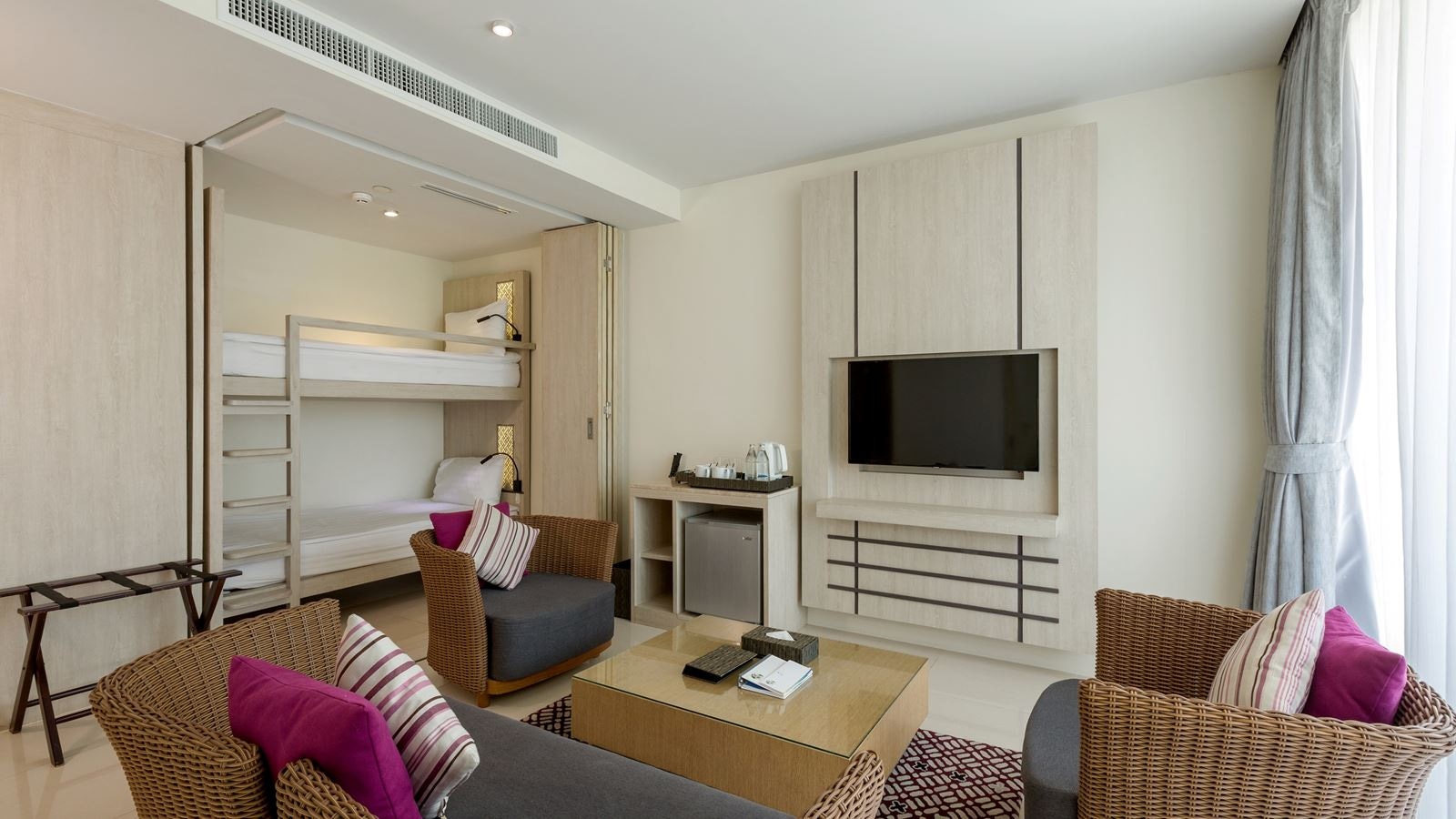 rooms-executive-1-bedroom-family-suite