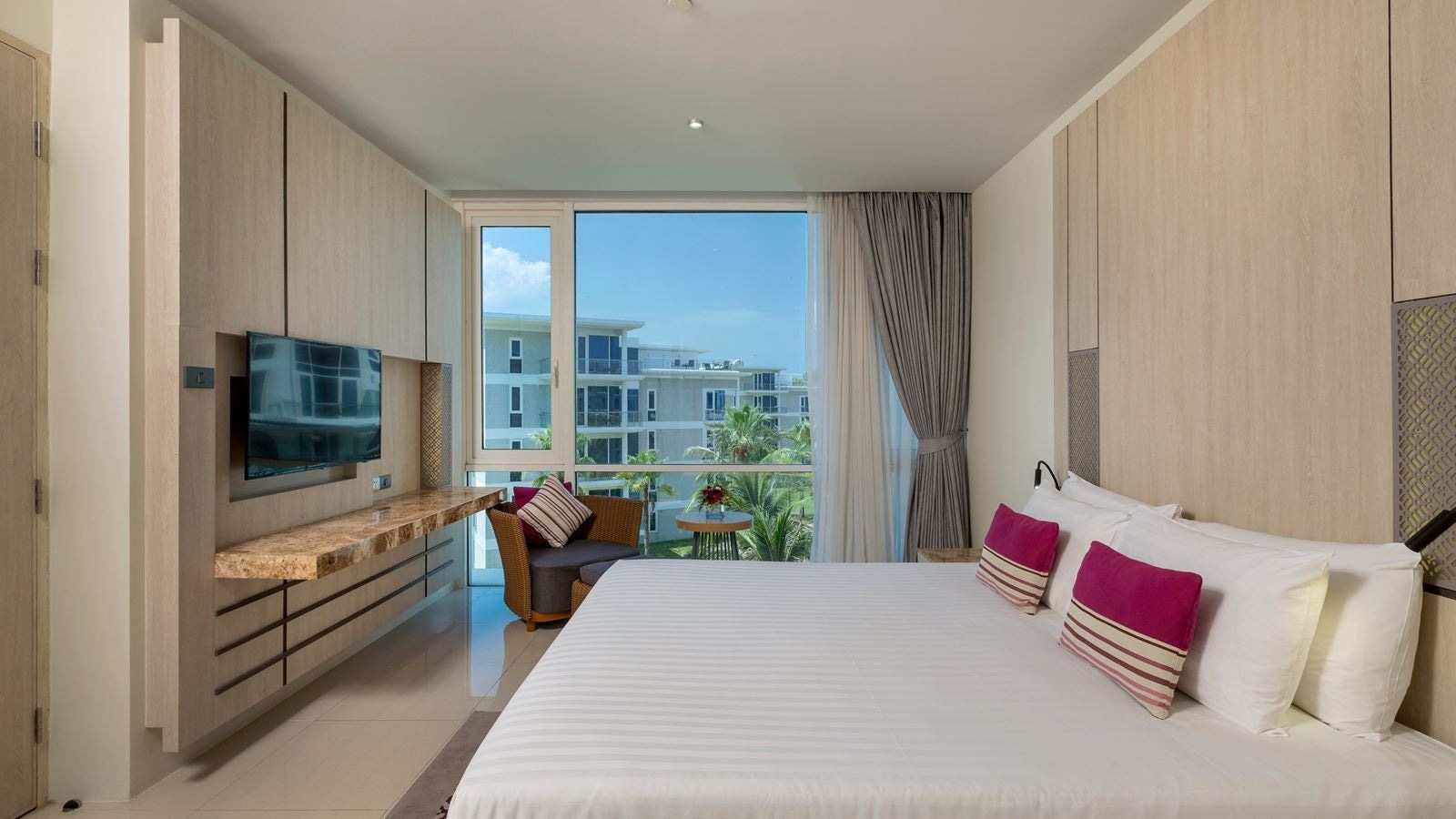 rooms-executive-1-bedroom-family-suite