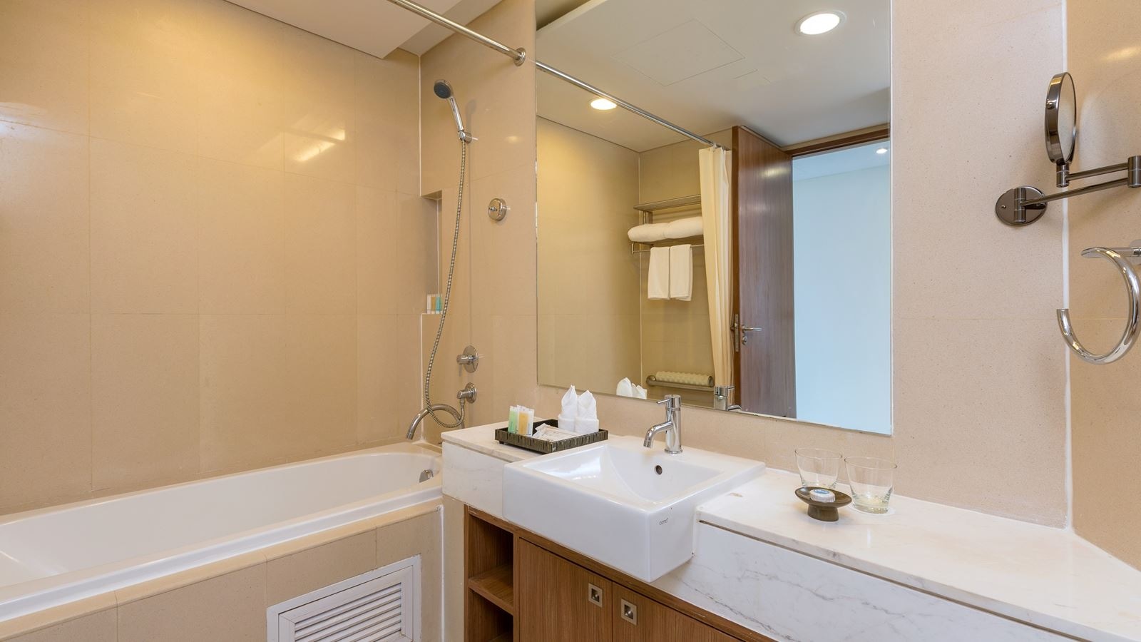 rooms-2-bedroom-apartment-with-kitchen