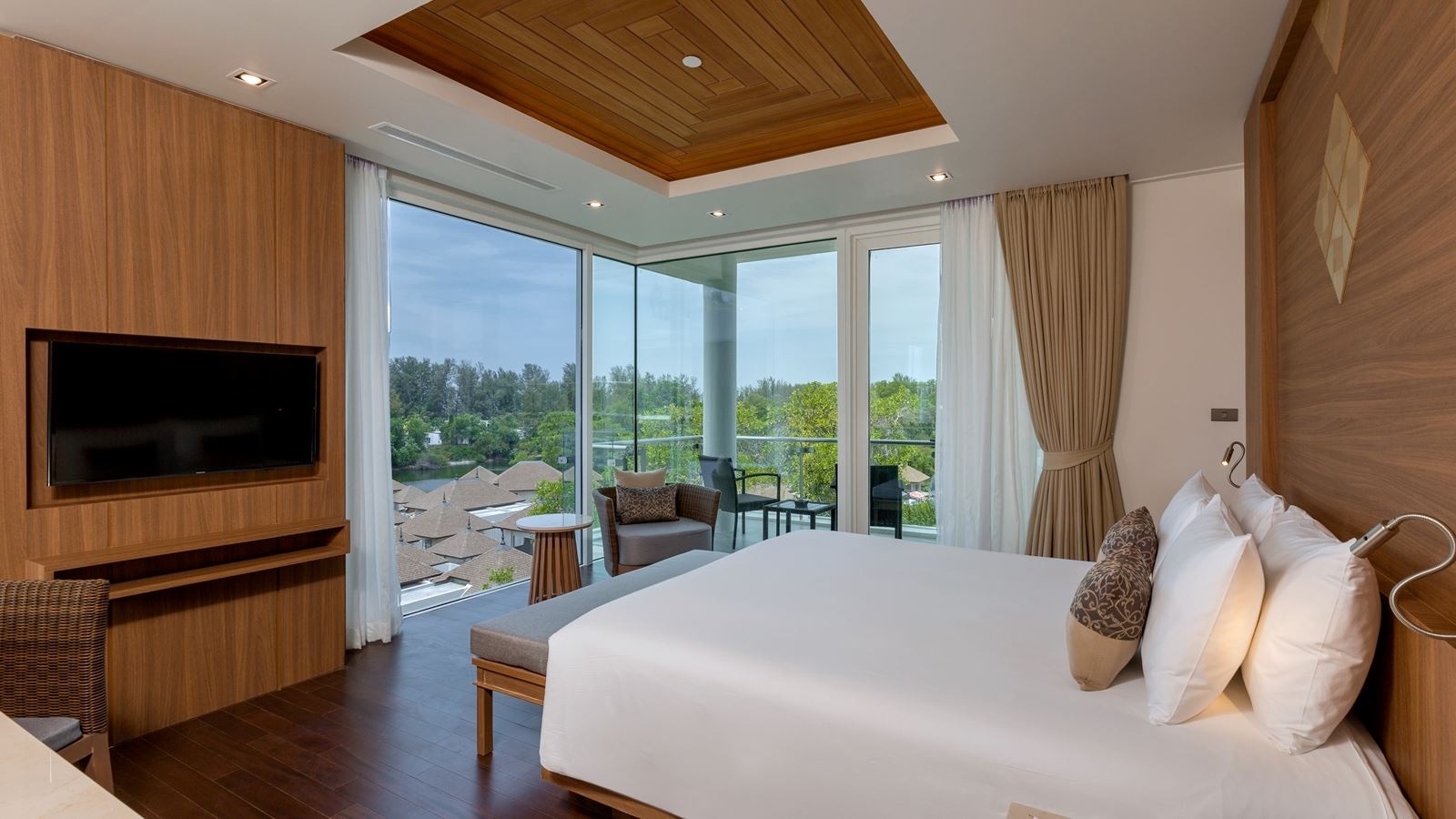 rooms-3-bedroom-penthouse-pool-suite