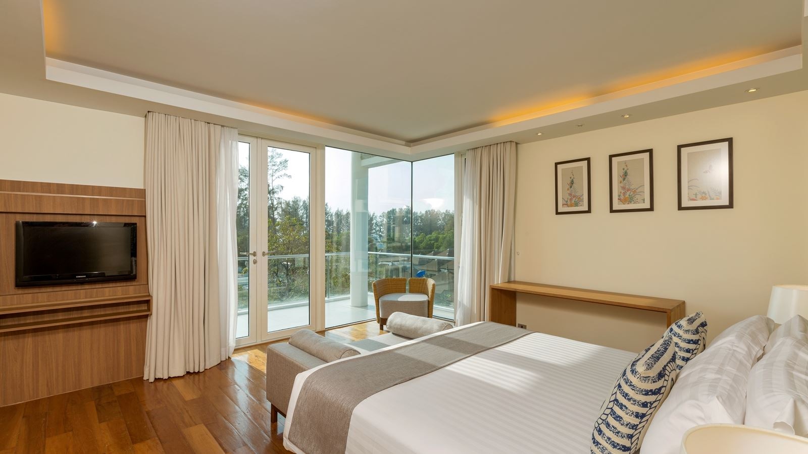 rooms-4-bedroom-penthouse-pool-suite-with-kitchen