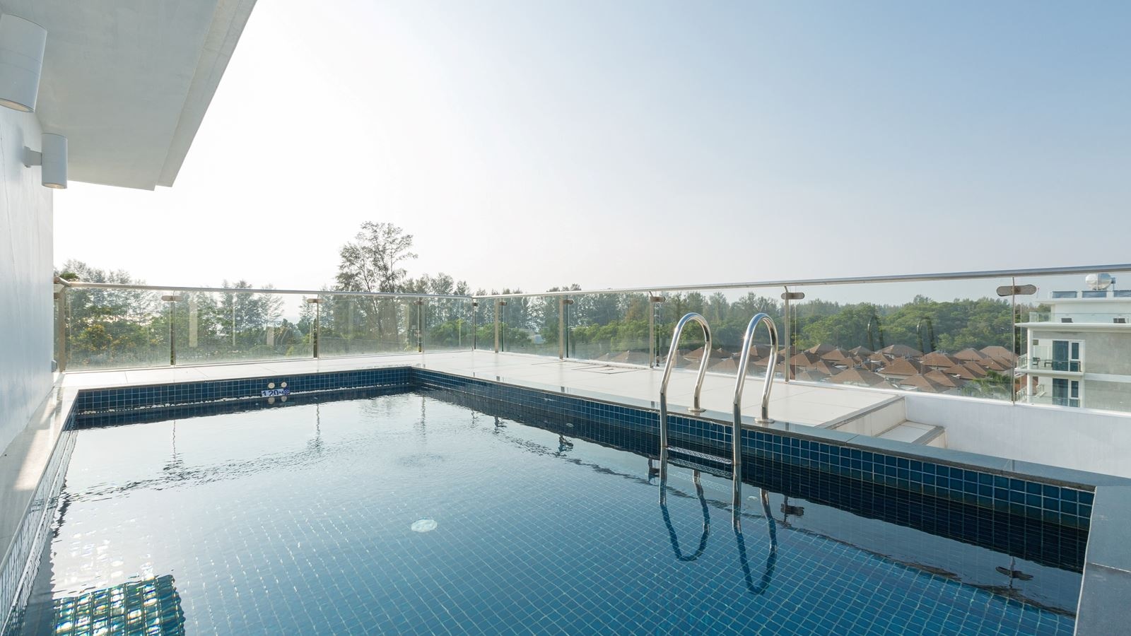 rooms-4-bedroom-penthouse-pool-suite-with-kitchen