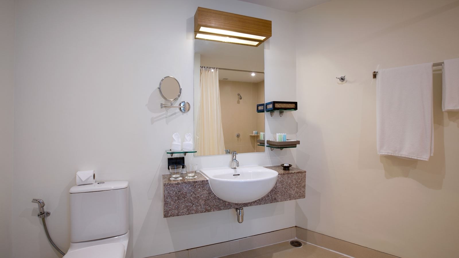 rooms-1-bedroom-family-suite-without-balcony