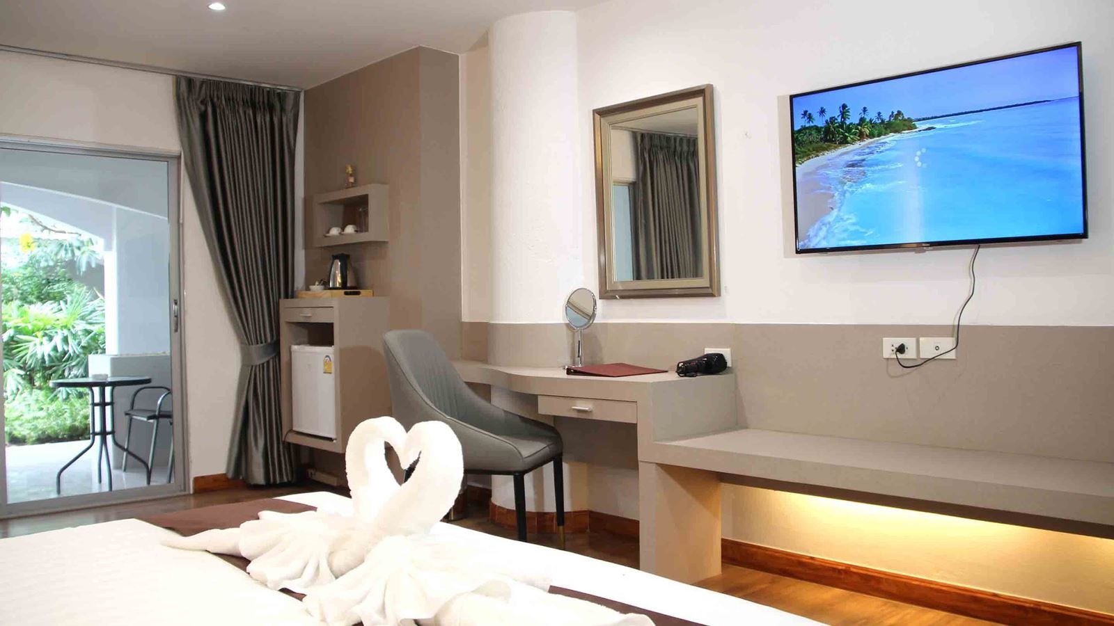rooms-deluxe-room