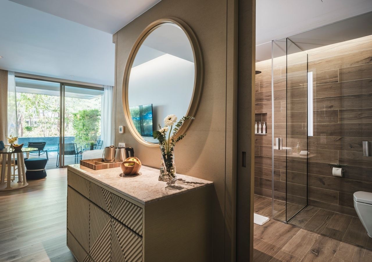 rooms-deluxe-pool-access