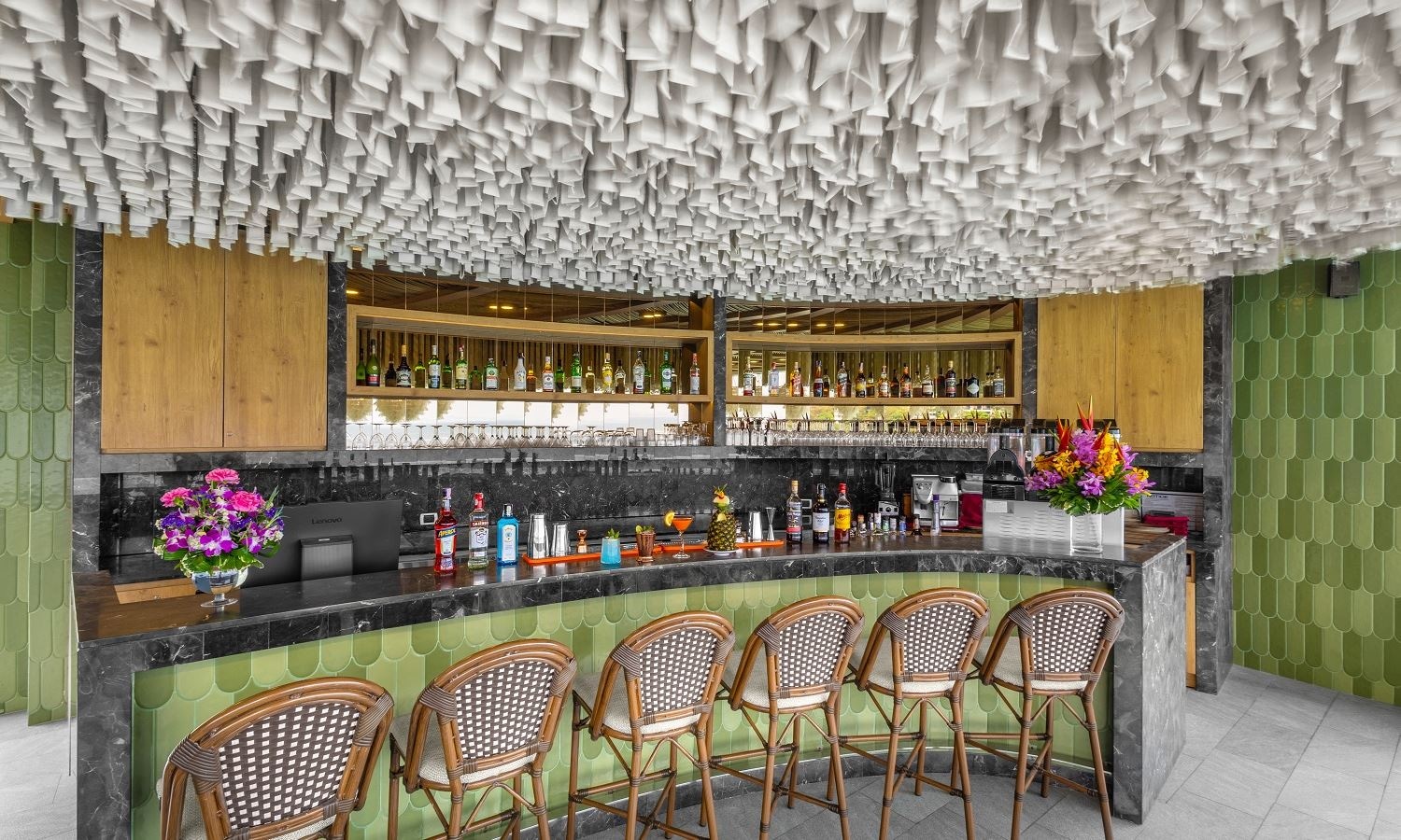 bars-sky-aquarium-pool--bar--royal-cliff-beach-hotel-poolside
