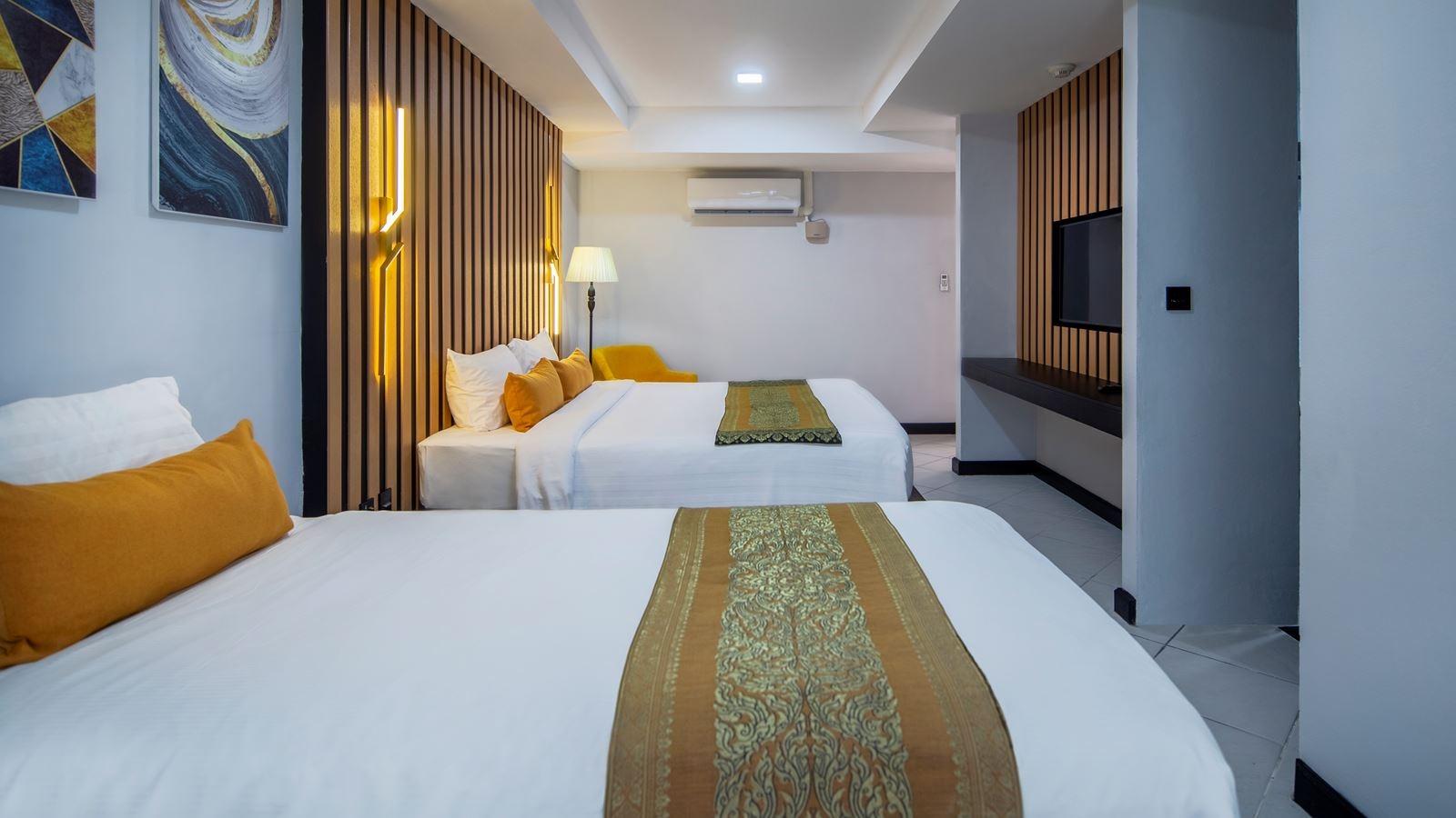 rooms-deluxe-room