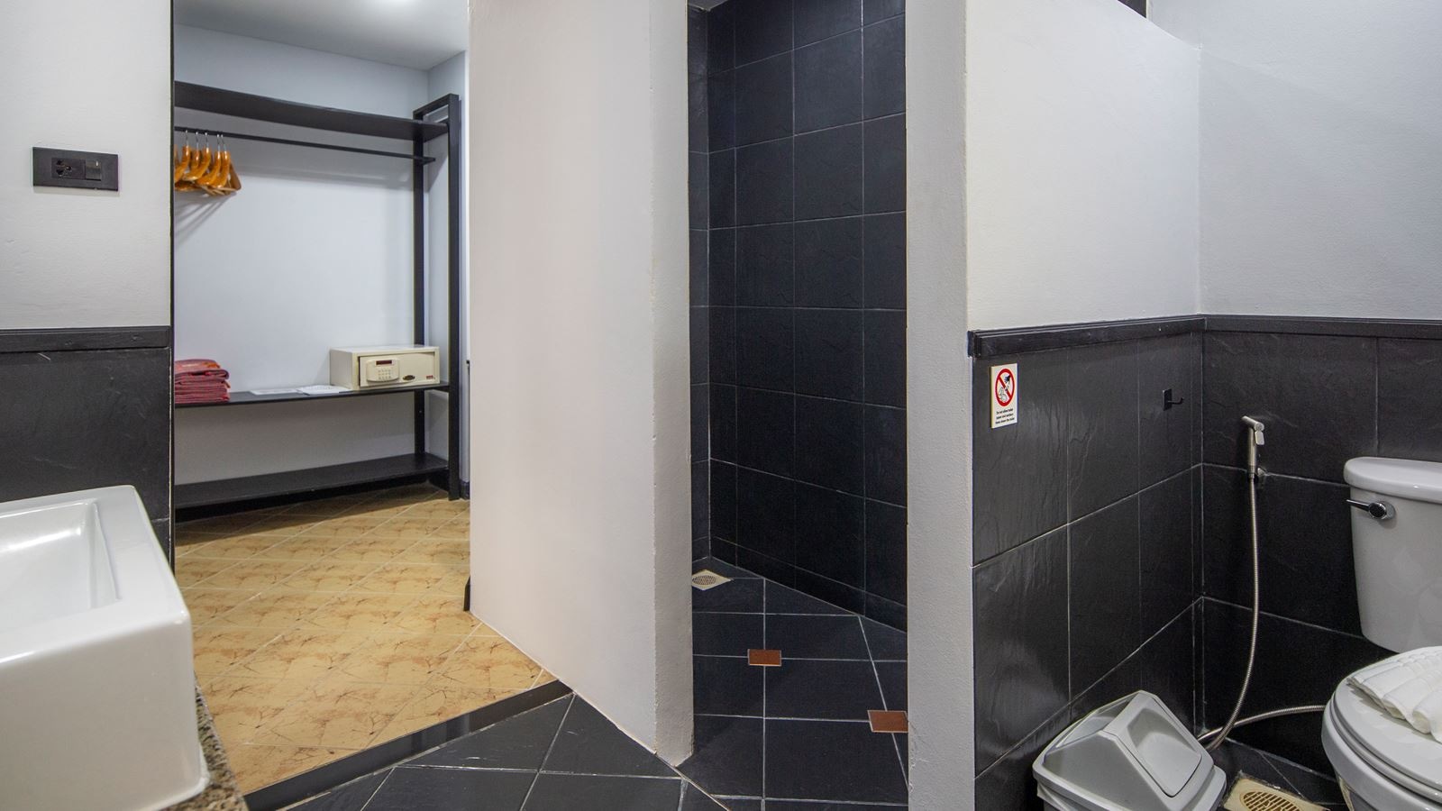 rooms-deluxe-room