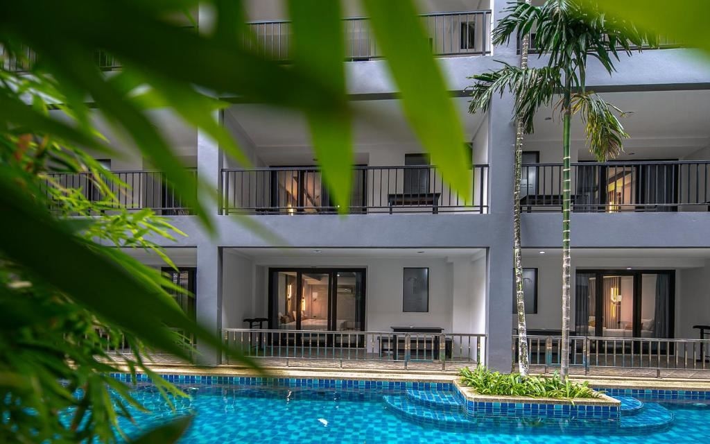 rooms-deluxe-room-pool-access
