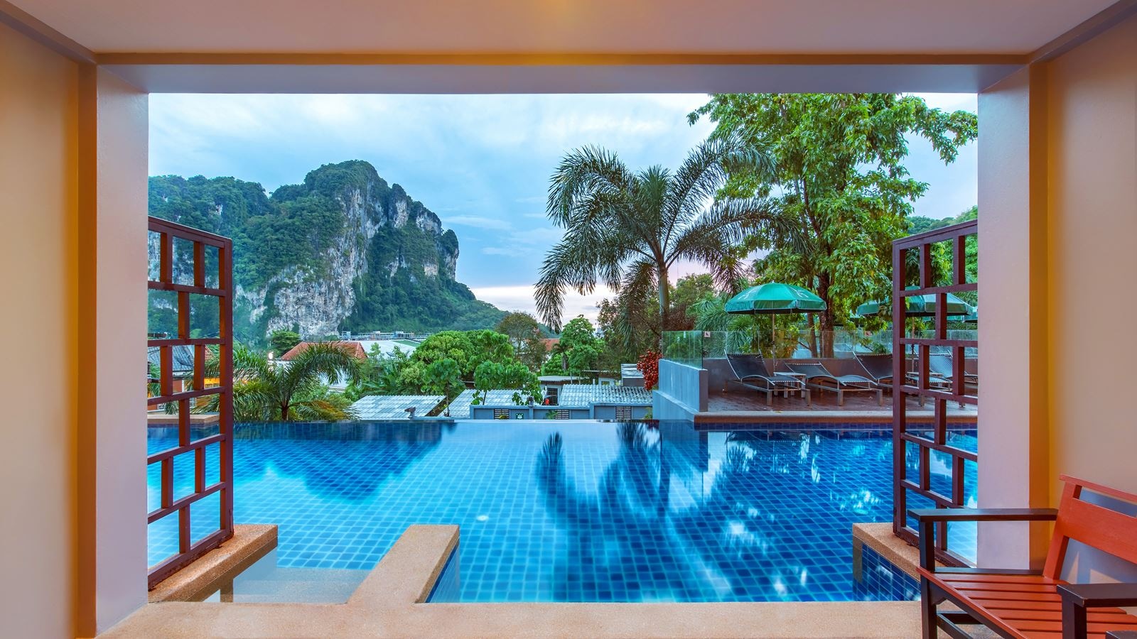 rooms-deluxe-pool-access