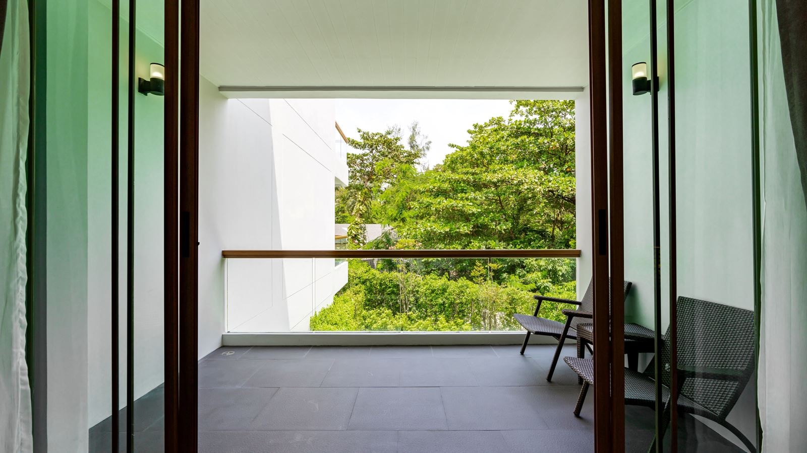 rooms-deluxe-room