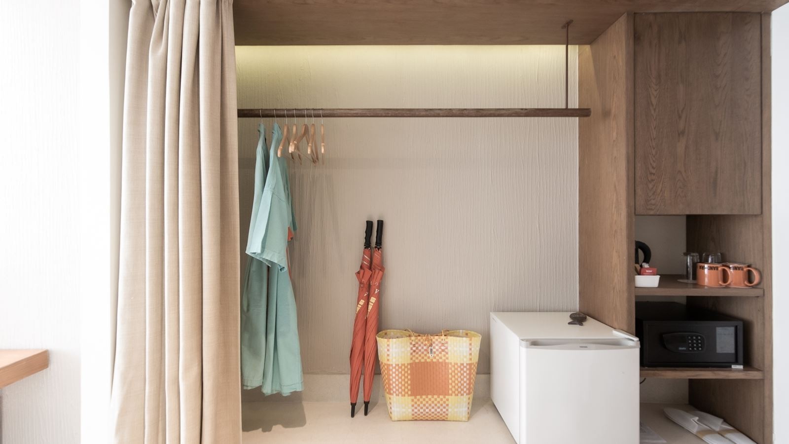 rooms-deluxe-room