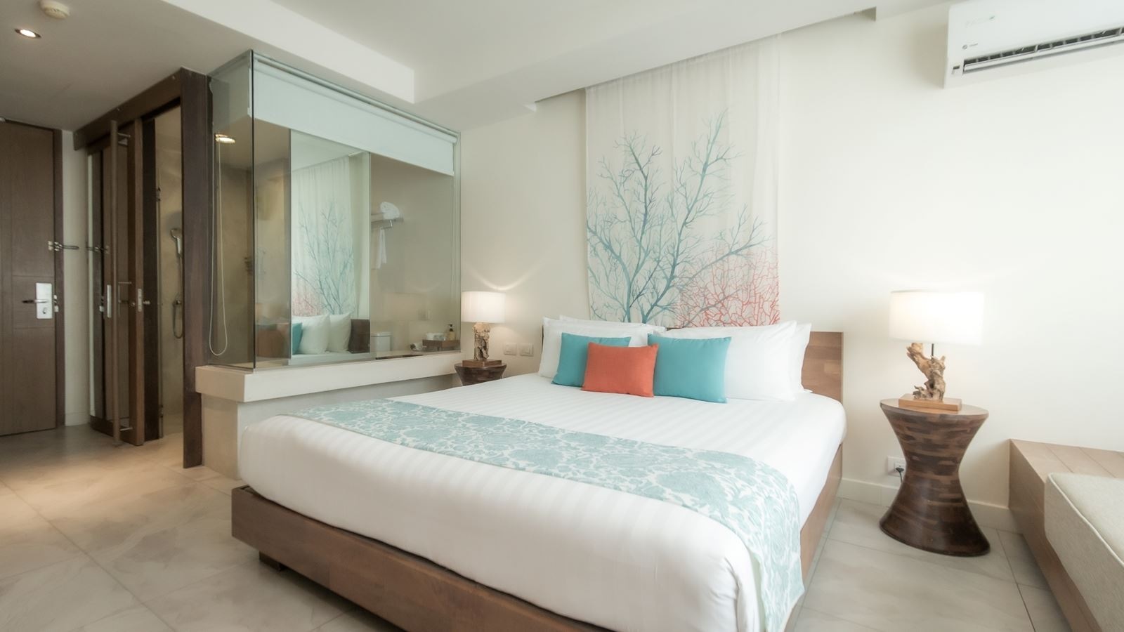 rooms-deluxe-room