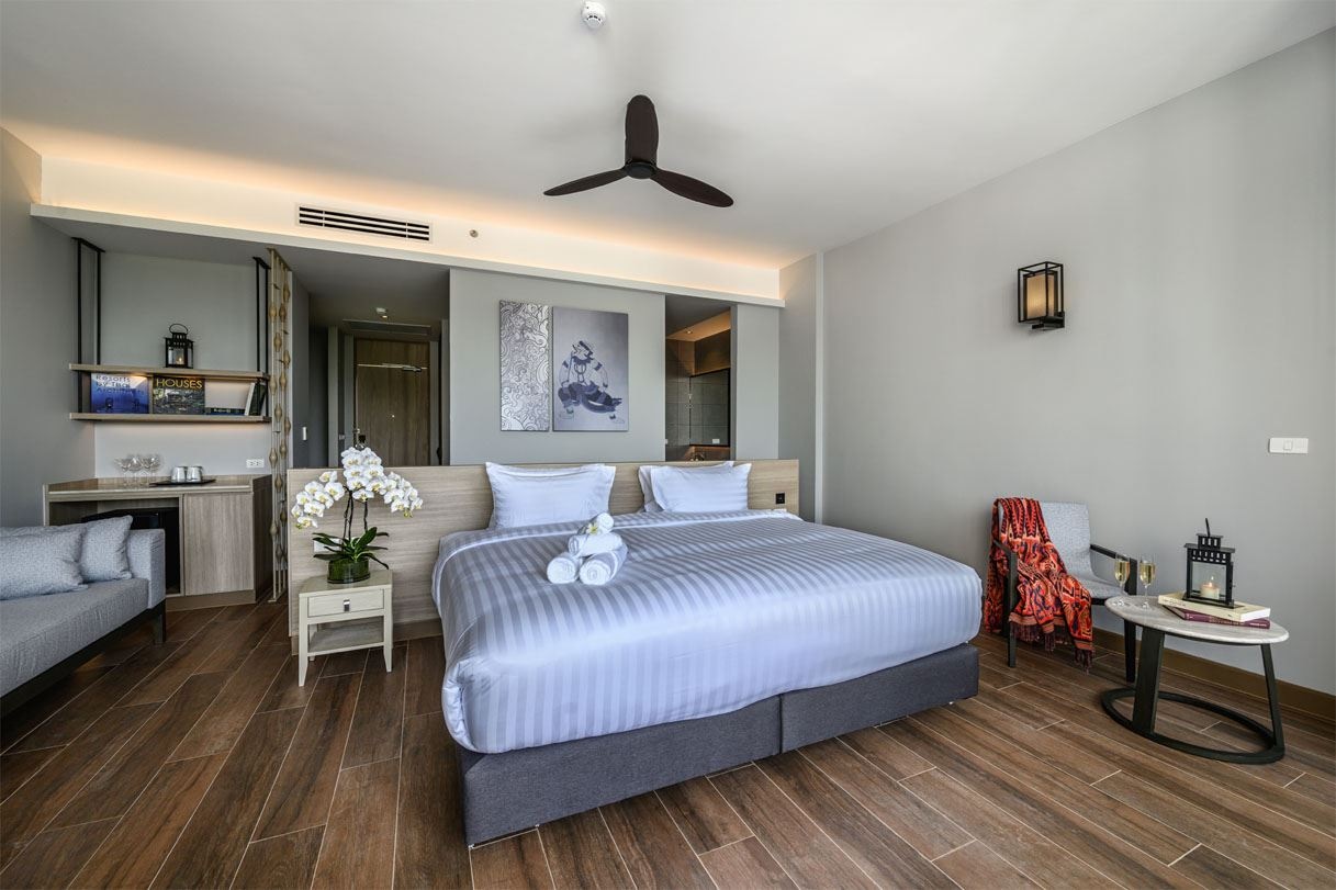 rooms-suite-pool-view