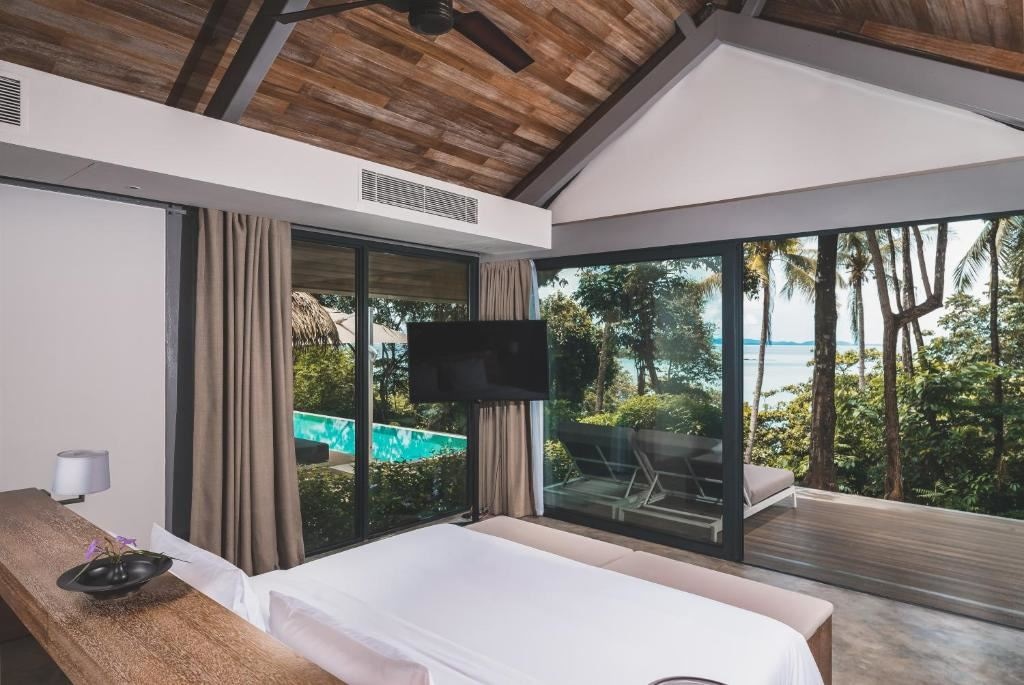 rooms-threebedroom-oceanview-pool-villa