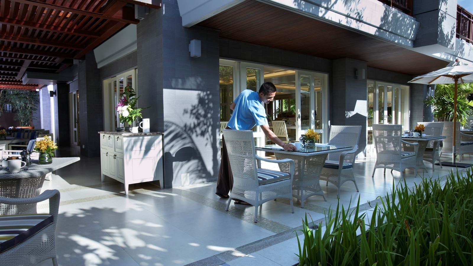 restaurants-rest-scene