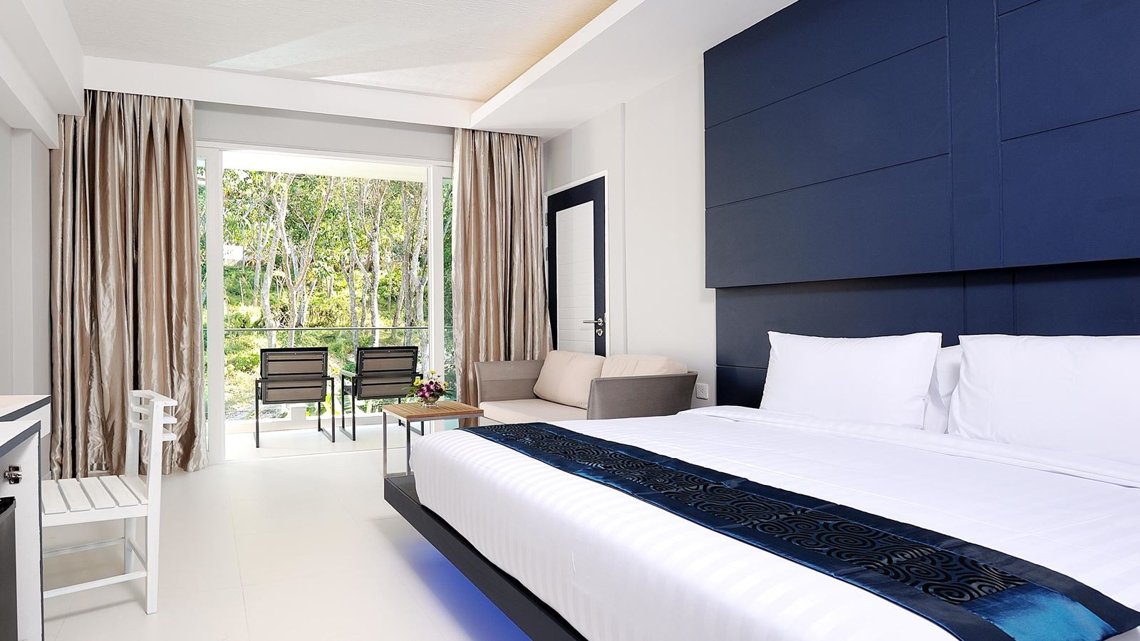 rooms-deluxe-room