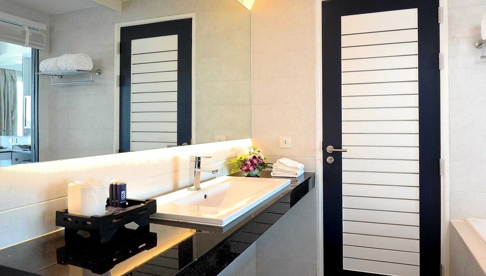 rooms-deluxe-sea-view-room