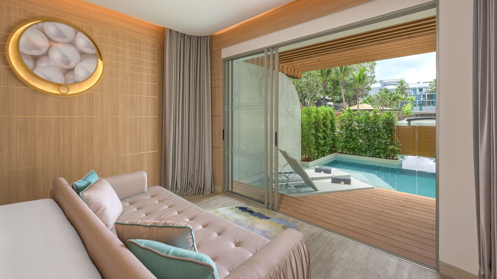 rooms-pool-access