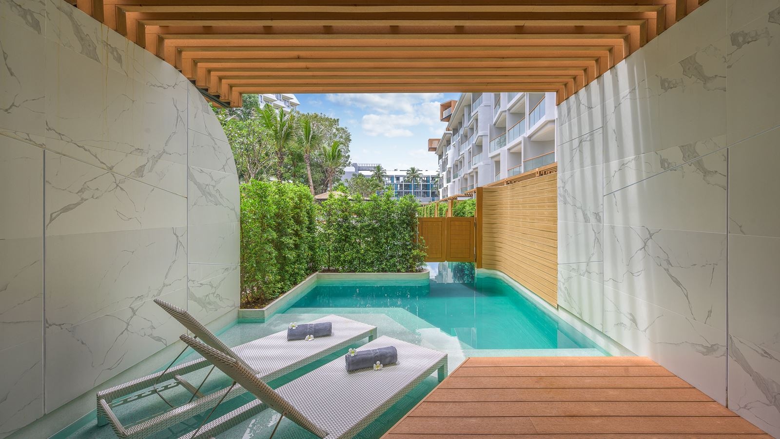 rooms-pool-access