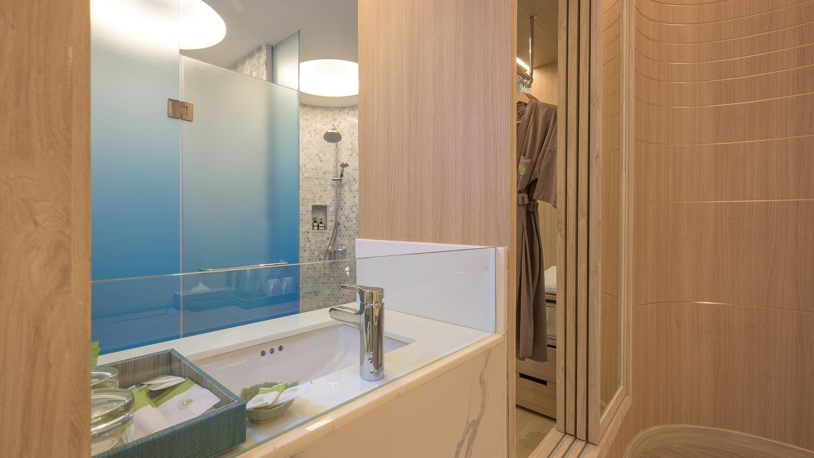 rooms-pool-access