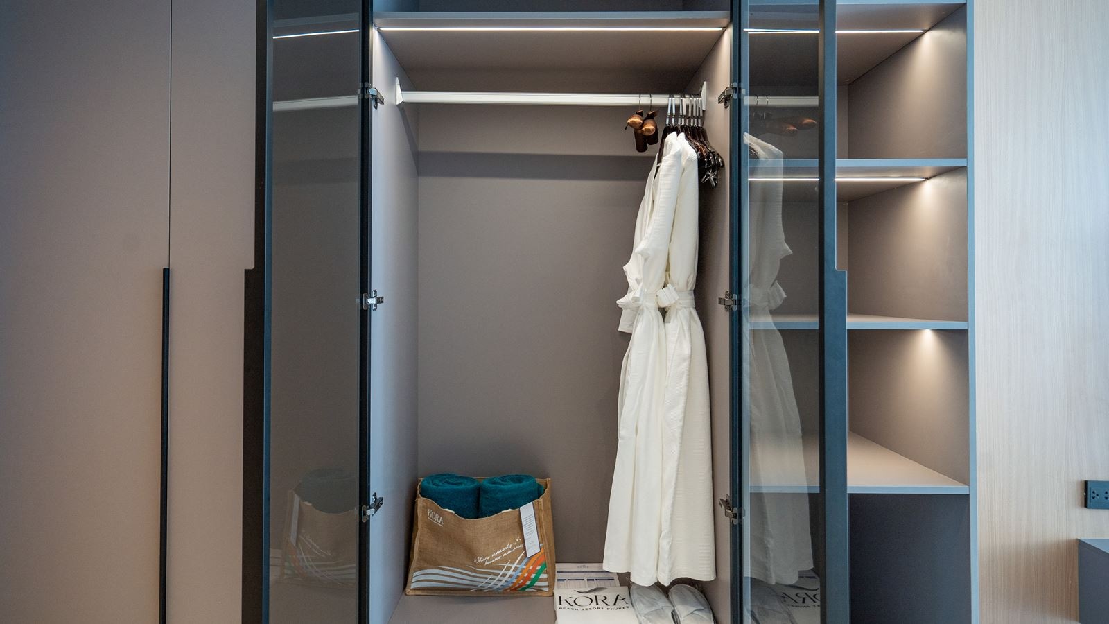rooms-deluxe-room