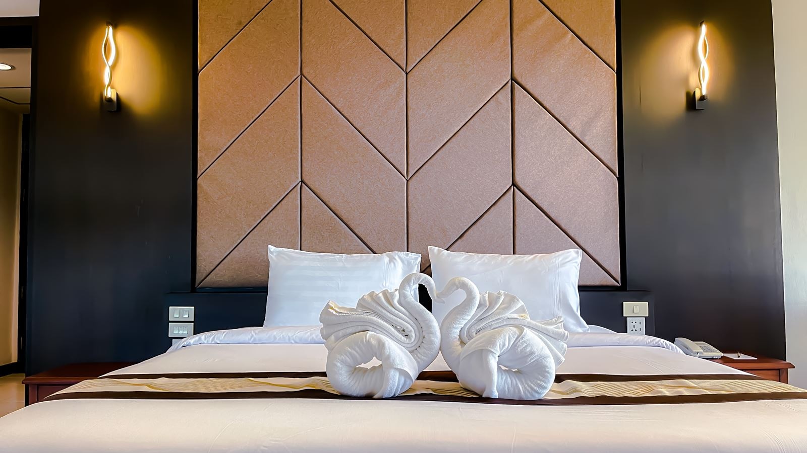 rooms-corner-suite-room