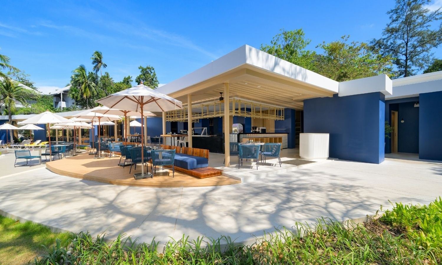 restaurants-escape-pool-club