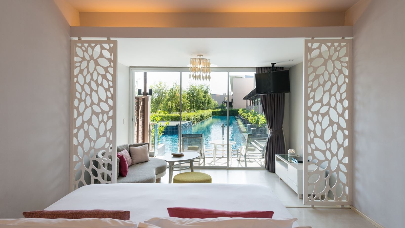 rooms-pool-access-junior-suite