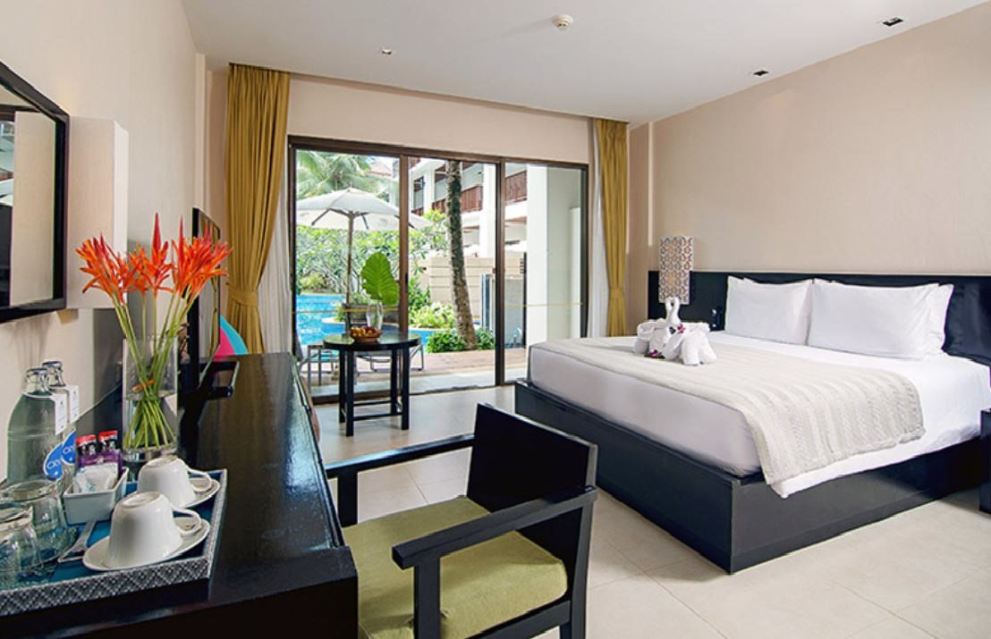rooms-pool-access