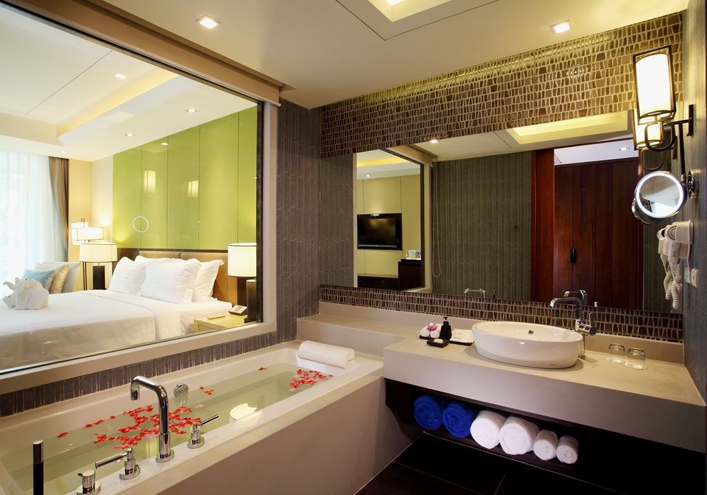 rooms-premier-pool-access