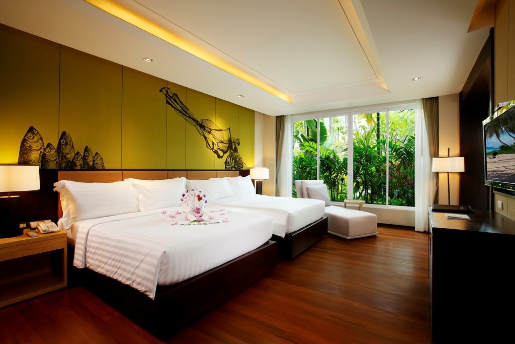 rooms-moken-suite-pool-access