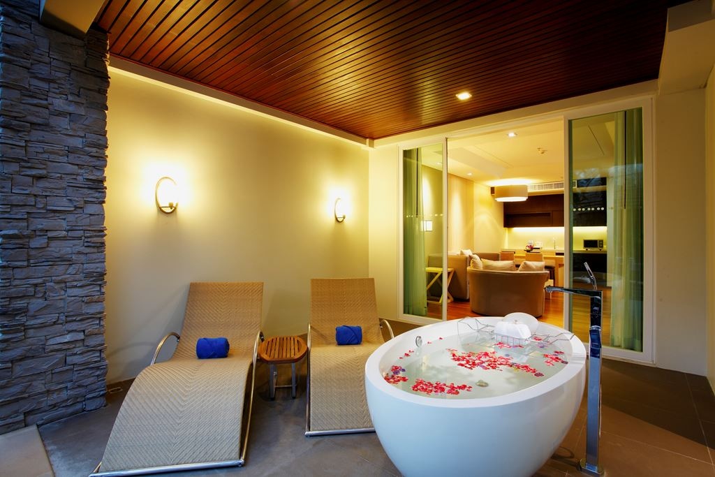 rooms-moken-suite-pool-access