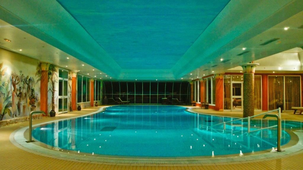 pools-indoor-pool