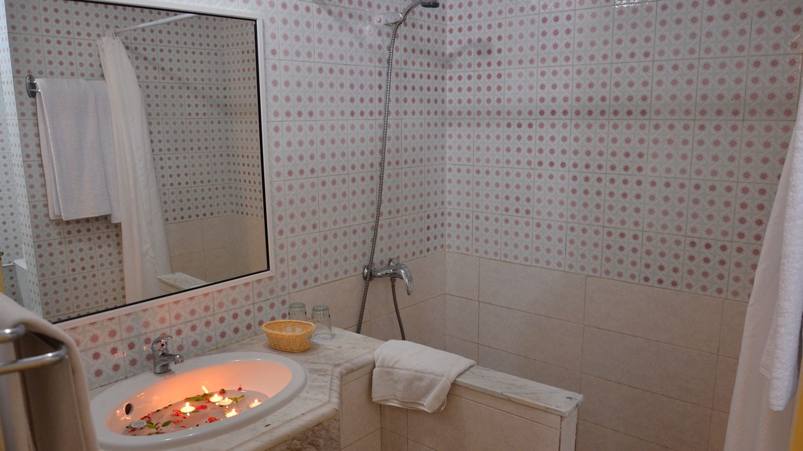rooms-family-room