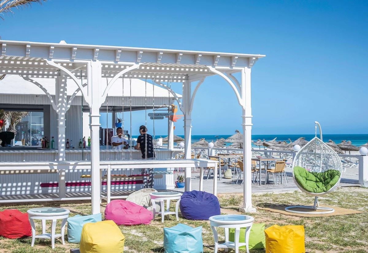 bars-beachpool-bar-june--october