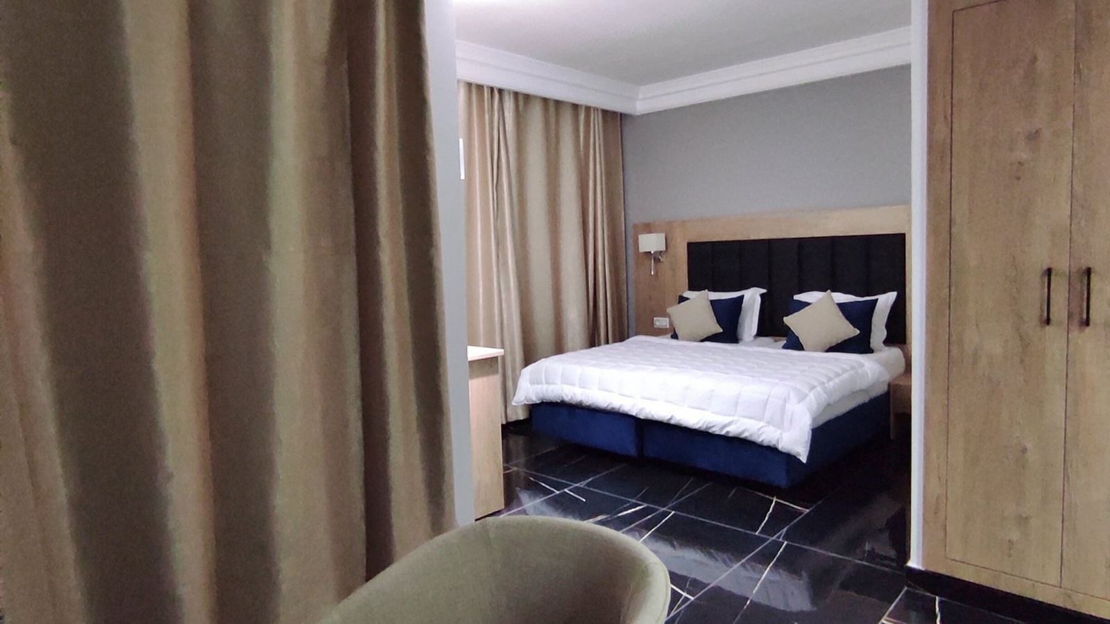 rooms-economy-room