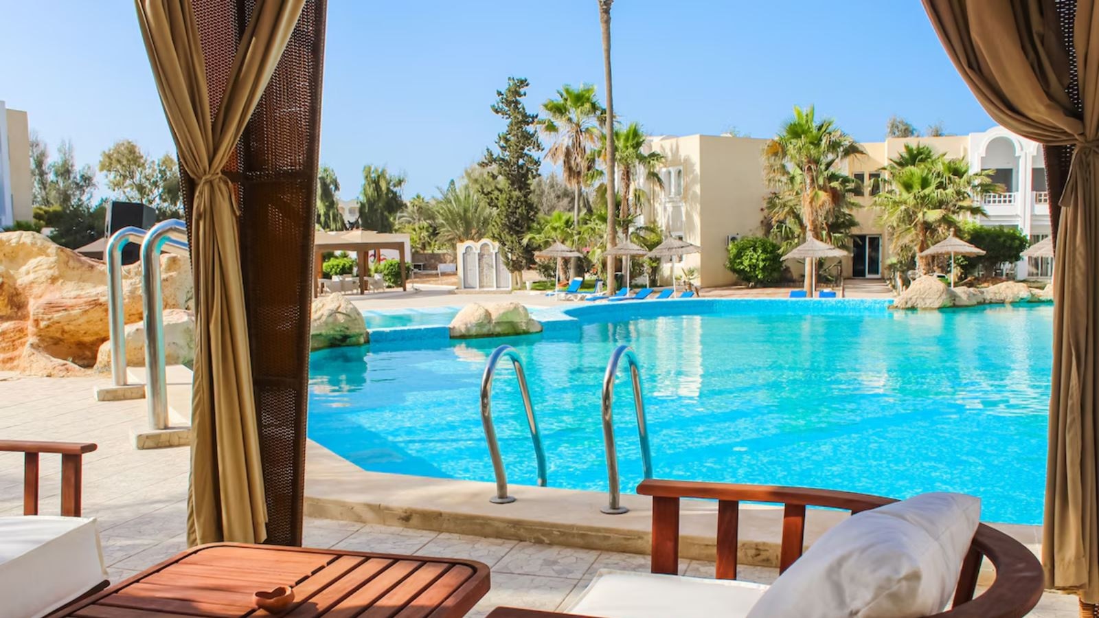pools-outdoor-pool