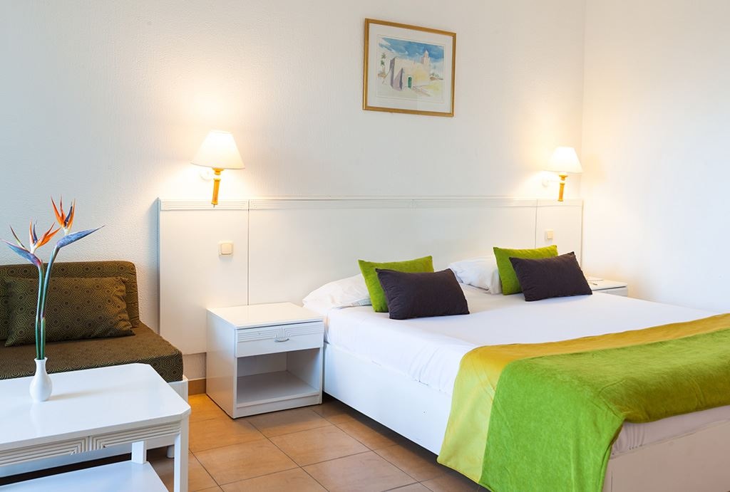 rooms-standard-main-building-balcony-or-terrace