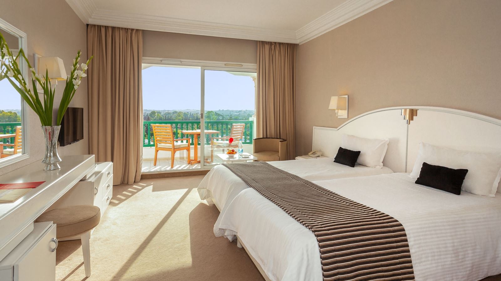 rooms-room-standard-side-sea-view